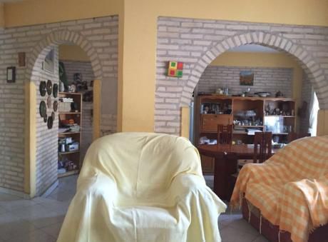 Vendo Casa En Buenas Condiciones!! Barrio Mburucuyá!!