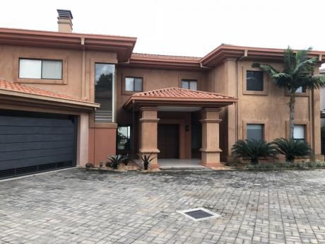 Alquiló Casa Con O Sin Muebles En Barrio Cerrado