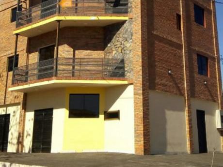 2 Departamentos Y 1 Salón Comercial En Alquiler - F. De La Mora - Zona Sur.