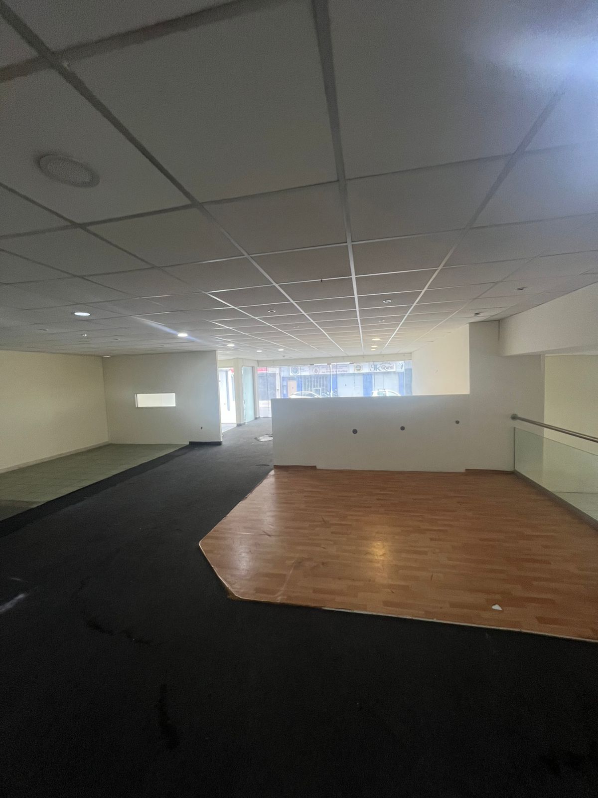 ALQUILO SALÓN Y OFICINAS EN EL CENTRO DE ASUNCION A 3 CUADRAS DEL MALL EXCÉLSIOR — foto 2