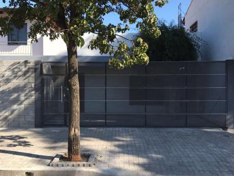 Casa En Alquiler Barrio Petirossi