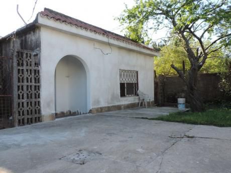 Casa De 4 Dormitorios Con Amplio Jardín!!