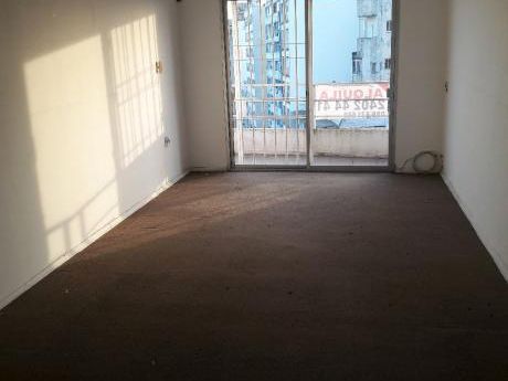 Gran Apartamento A. Diaz Y 18 De Julio Con Garage