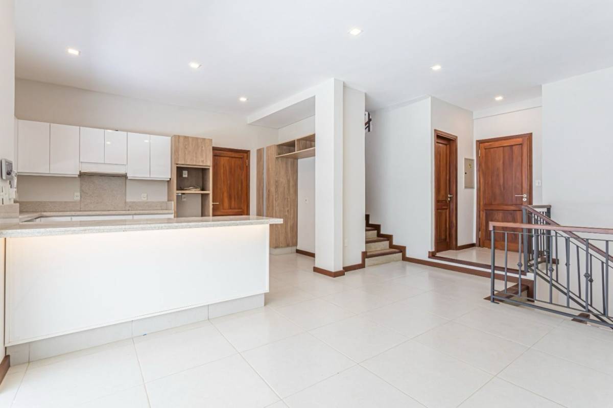 EN ALQUILER CASA DE 3 DORMITORIOS EN SUITE A ESTRENAR - BARRIO MBURUCUYA — foto 3