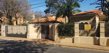 Amplia Residencia En Venta