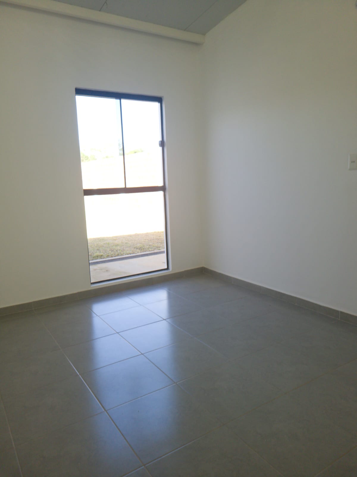 ALQUILO CASA A ESTRENAR EN LUQUE MARAMBURE — foto 3