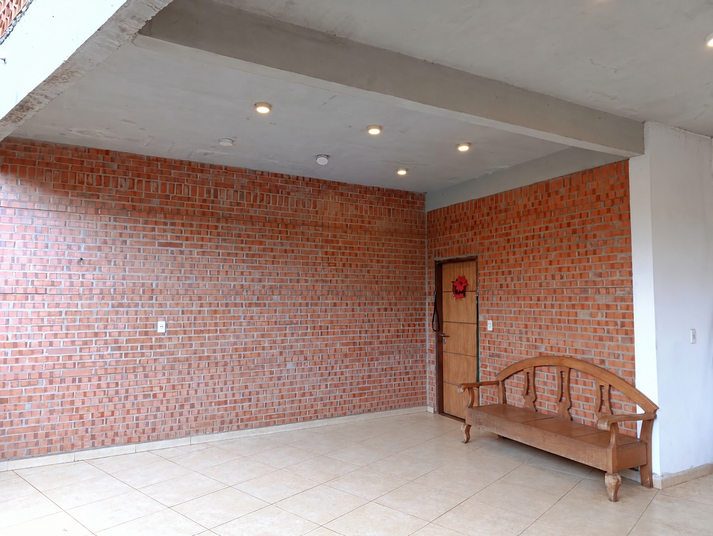 VENDO CASA EN ESQUINA EN EL CENTRO DE VILLA ELISA - foto 3