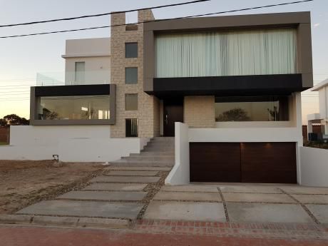 Por Viaje, Vendo O Alquilo Hermosa Casa En Urubo