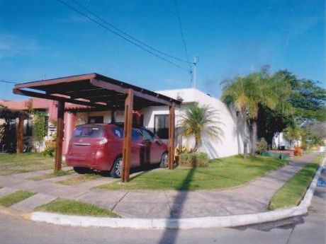 Cómoda Casa En Esquina
