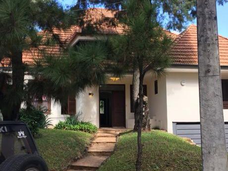 Amplia Residencia En Zona Colegio Goethe!