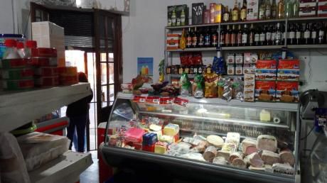 Autoservice Con Rotiseria Venta De Pan Y Bizcochos Fiambreria Y Verduleria
