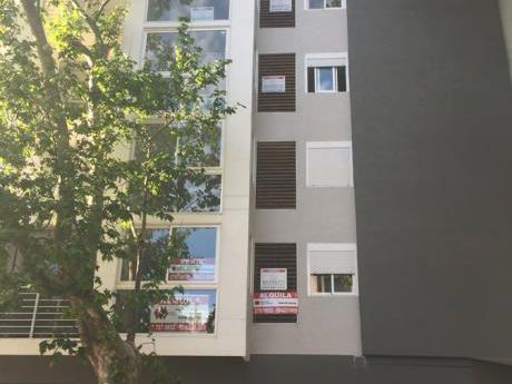 Venta Apartamento De Dos Dormitorios En Tres Cruces, Estrene