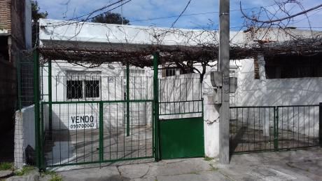 Casa Con Cochera Luminosa