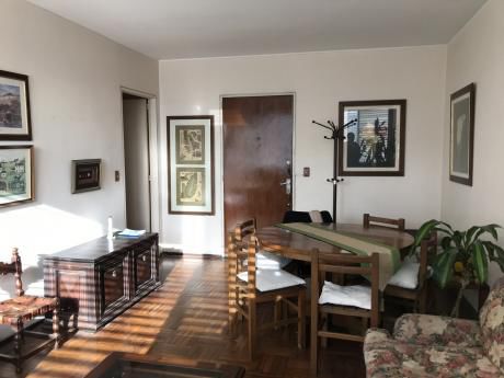 Apartamento En Pocitos 2 Dorm Y Serv.