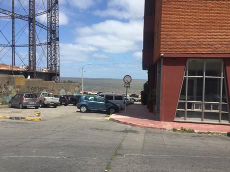 Apartamento A La Venta A Pasos Del Mar Y A Pocas Cuadras De 18 De Julio