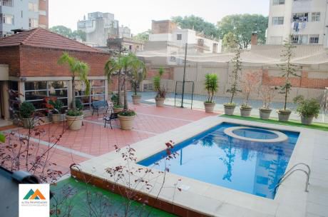 Apartamento Al Frente, Piso Alto, Con Garaje Y Portería Las 24hs