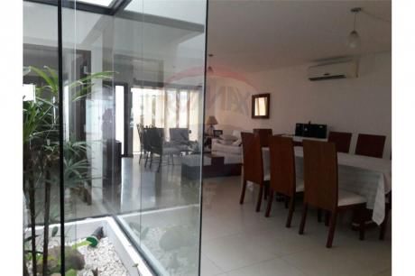 Amplia Casa Al Norte En Hermosa Zona Residencial