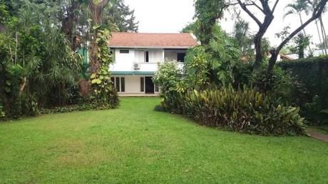 Alquilo Amplia Residencia En Barrio Herrera!