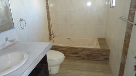 Casa A Estrenar En Tiquipaya Zona Trojes 159000 $u$ Ofertable