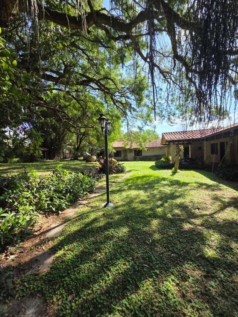 EN VENTA AMPLIA CASA EN ESQUINA – San Bernardino — foto 2