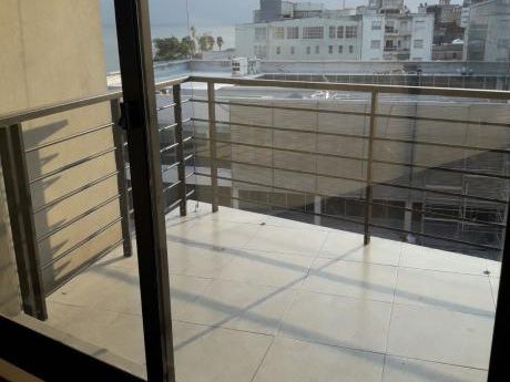 Impecable Estado Con Vista Lateral Rambla