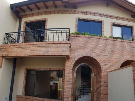 Vendo Amplio Y Hermoso Dúplex En Villa Aurelia