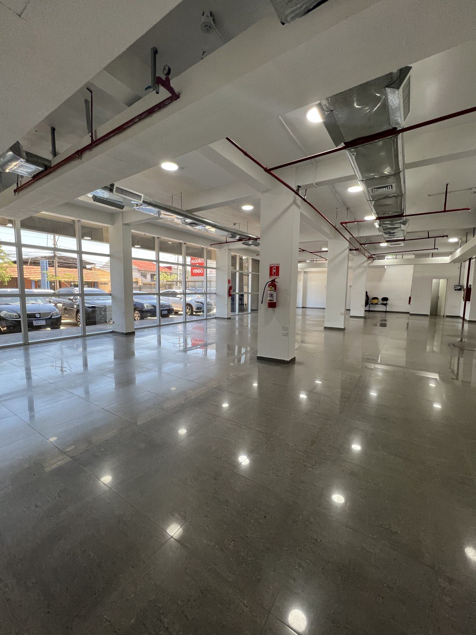 VENDO PRESTIGIOSO EDIFICIO CORPORATIVO ZONA AVENIDA ARTIGAS DISTRITO PERSEVERANCIA CON OFICINAS Y ESTACIONAMIENTOS LUGAR DE ALTO TRANSITO VEHICULAR