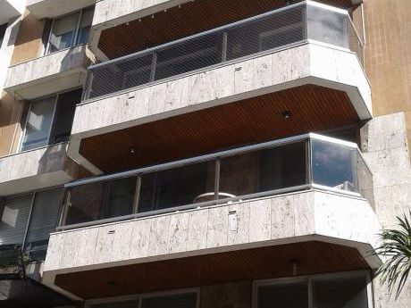 Estupenda Planta, Al Mar, 2 Gges.