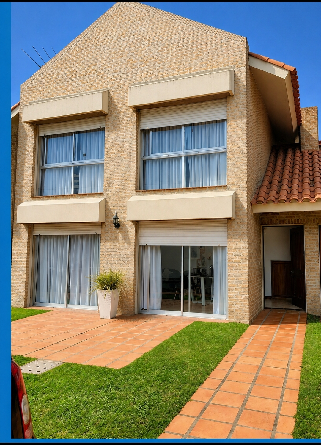 Alquiler casa 3dorm, carrasco norte,Av. Bolivia,fondo, parrillero,cocheras