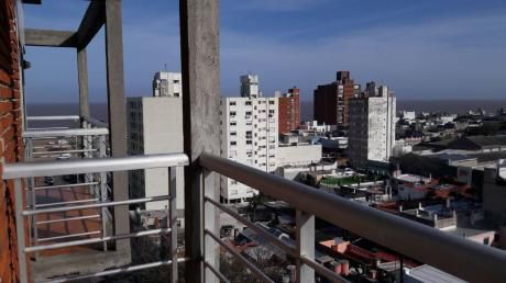 Apto. Piso Alto En Parque Rodó Hermosa Vista 1 Dormitorio