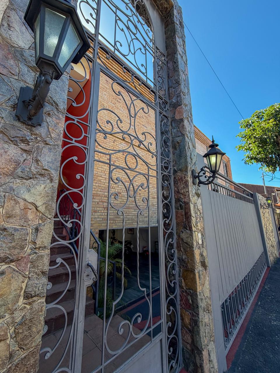 Vendo Casa estilo Europeo en Asunción Barrio Jara — foto 3