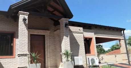 Se Vende Casa De 360 M2 En Limpio Con Opción: Terreno Lindante.