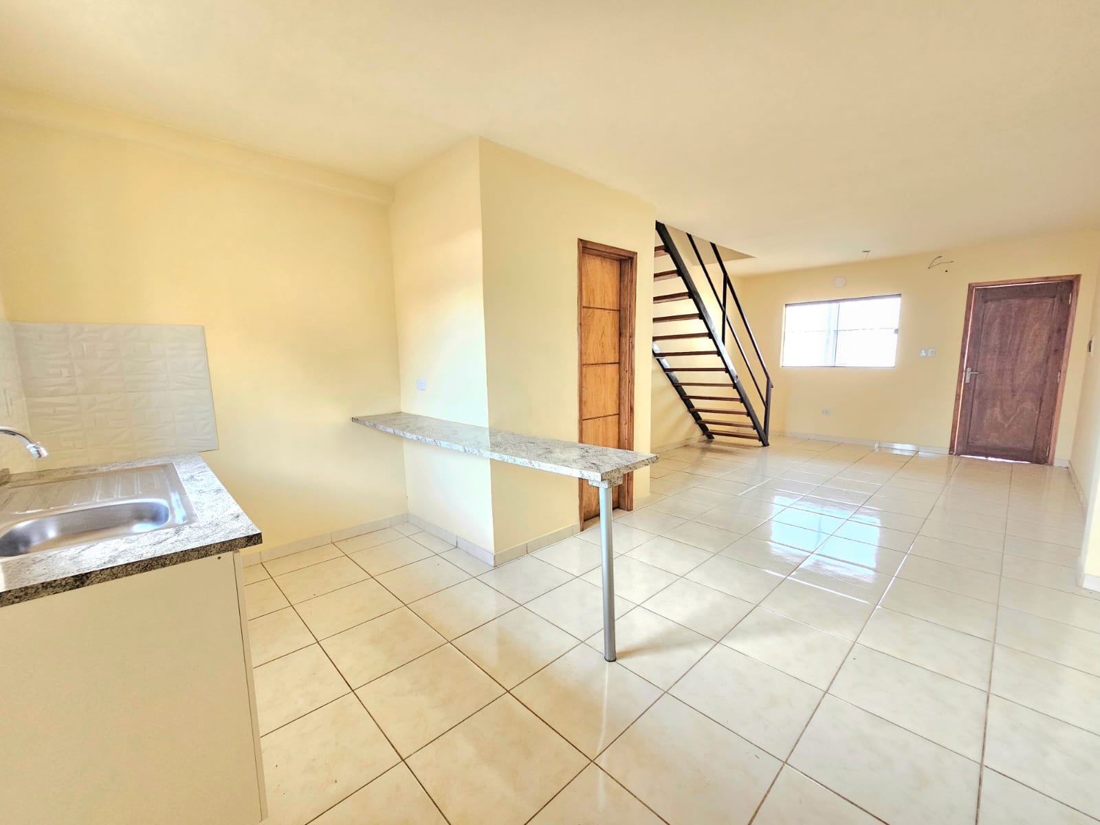 DUPLEX DE 2 DORMITORIOS EN ZONA ITA YVATE Y NANAWA, LUQUE — foto 3