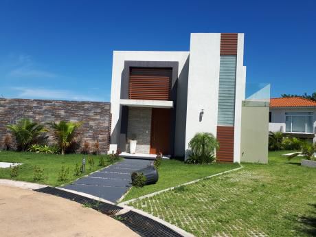 Colinas Del Urubo Vendo Casa A Estrenar