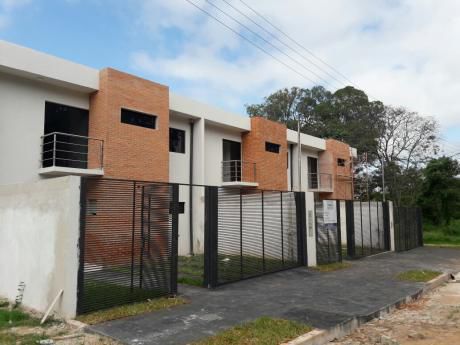 Tierra Inmobiliaria - Increíble Duplex A Estrenar En Lambaré! A Pasos Del Yacht!