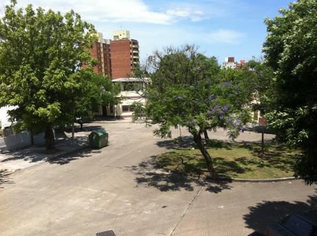 Amplio Prox. Clinicas Al Frente Con 2 Terrazas Bajos Gtos