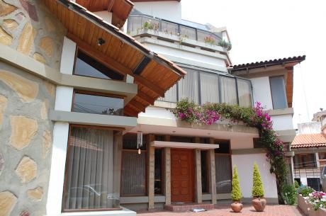 Casa En Venta, Alto Seguencomo, Zona Sur 420m2 Superficie, 378m2 Construidos.