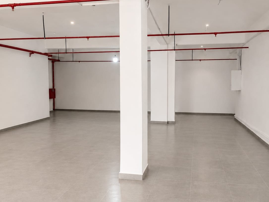 ALQUILO SALÓN COMERCIAL EN MBURICAO — foto 2
