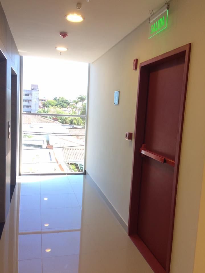 Alquilo Aamplia Oficina Zona Barrio Jara — foto 2