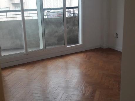 Hermoso Apto Sobre 18 De Julio,a Nuevo! 2 Dorm, Bajos G.comunes, Toda Las Gtias!