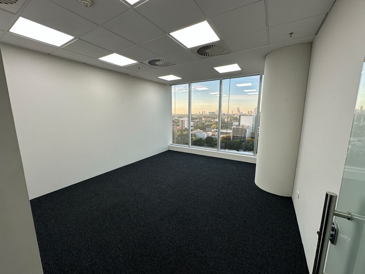 Oficina Corporativa En Alquiler En Torres Las Américas — foto 2