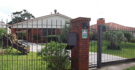 Hermosa Casa Sobre Rambla - Lagomar