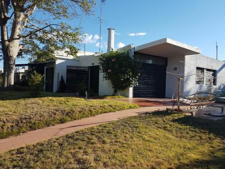 Oportunidad, Con Muy Lindas Casas En Su Entorno , Proxima A Avda Italia