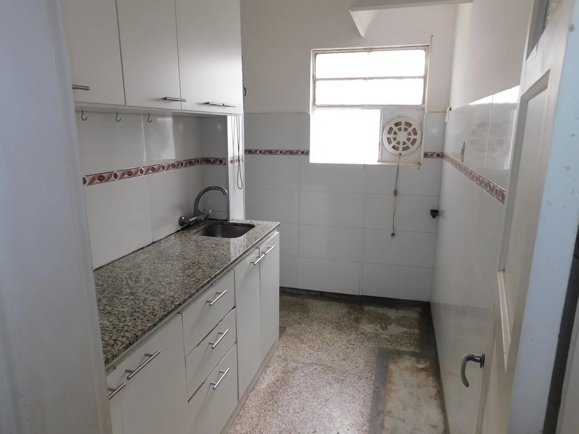 3710 | AMPLIO Y MUY LUMINOSO APTO DE 2 DORMS AL FRENTE CON BALCÓN – CENTRO · Foto 6