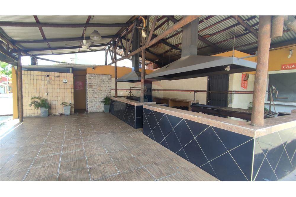 Venta Excelente Esquina en Los Laureles Asunción — foto 3