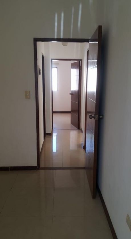 Casa En Alquiler De 3 Dormitorios Zona Oeste Avenida PiraÍ 5to Anillo.