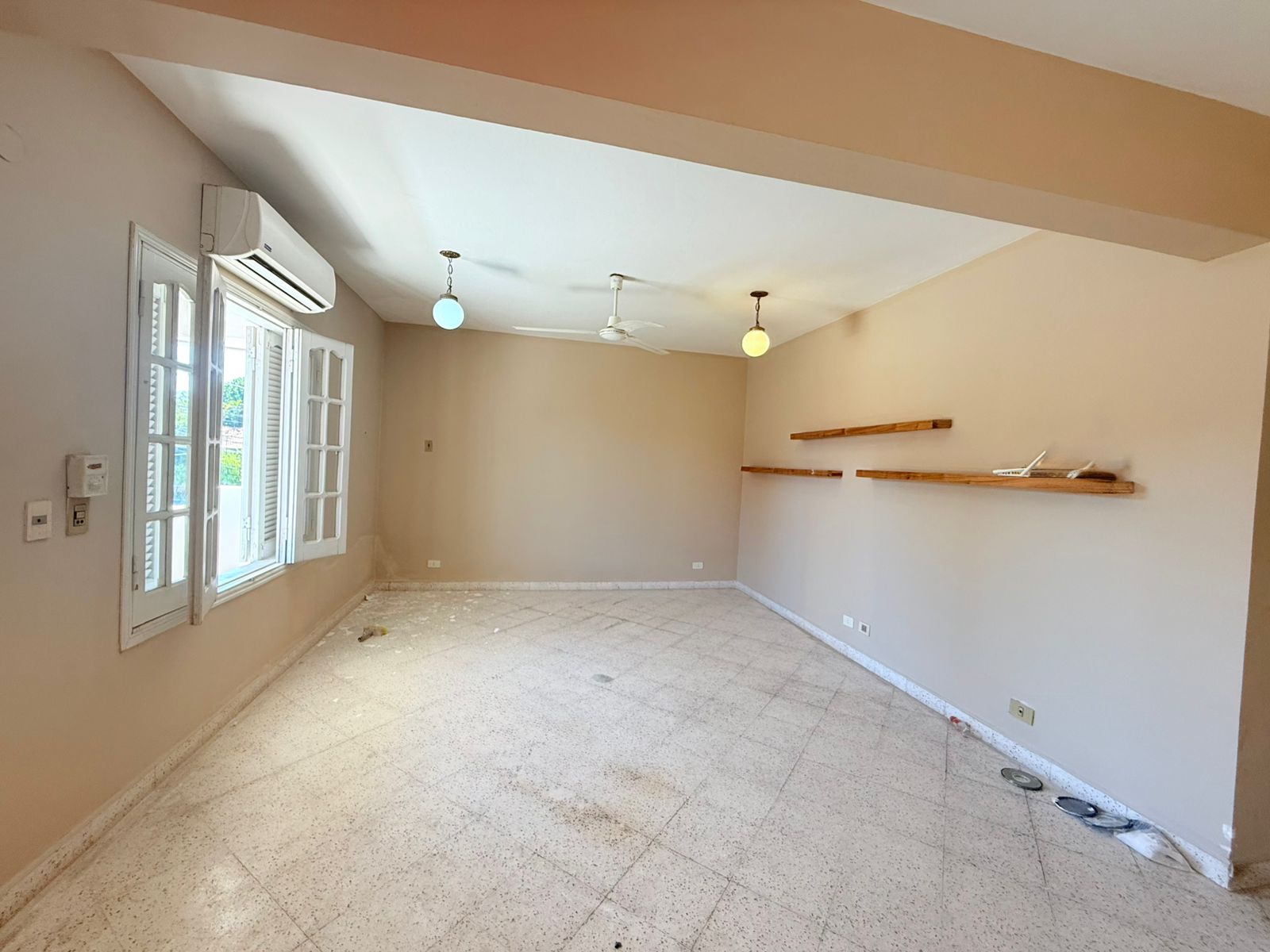 Amplio departamento de 120 M2 aprox en Barrio Mburicao — foto 3