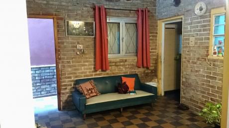 Tipo Casita ,a Una Cuadra De Millán, Bajos Gastos Comunes