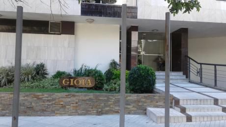 Apartamento 1 Dorm Con Garaje A Una Cuadra De La Rambla