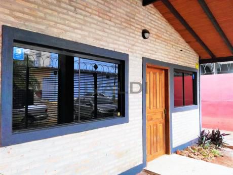 Chalet En B° Recoleta, Para Vivienda U Oficina - Gs. 3.500.000
